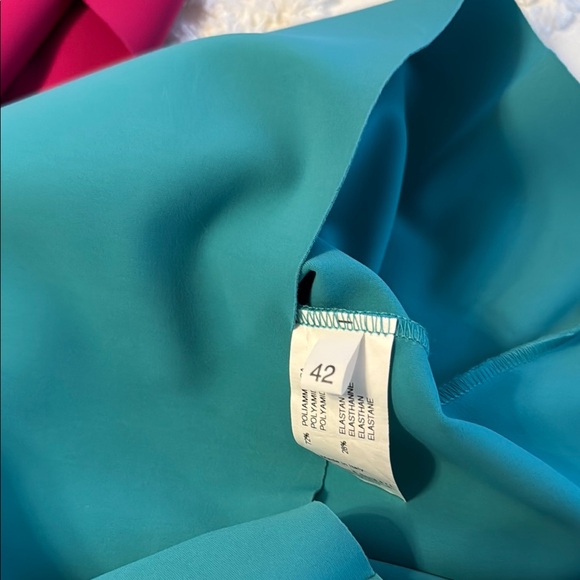 Chiara Boni Elegant Teal Dress with Ruffle Detail and 3/4 Sleeves - Picture 5 of 5